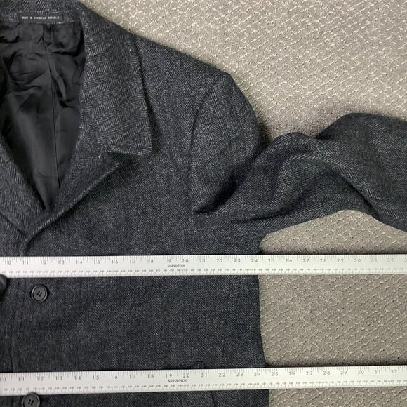 Vintage Shack's Herringbone Tweed Wool Overcoat Men's 44R Gray Mid-Length Coat - Picture 6 of 12
